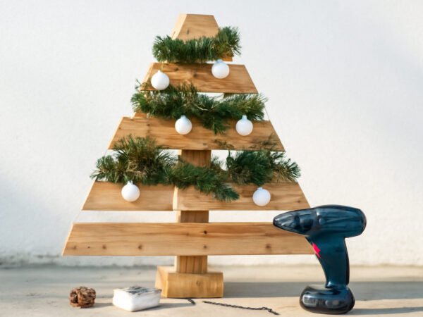 Weihnachtsdeko außen aus Paletten — so geht es richtig