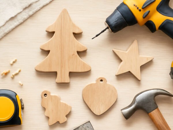 Weihnachtsdeko draußen aus Holz — 10 Punkte zum Abhaken